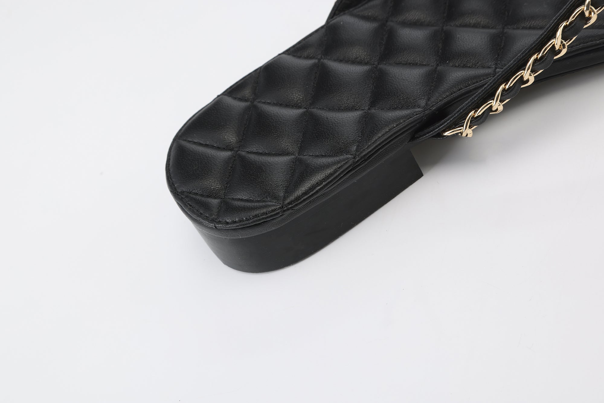 Black Diamond Buckle Chain Flip Flops