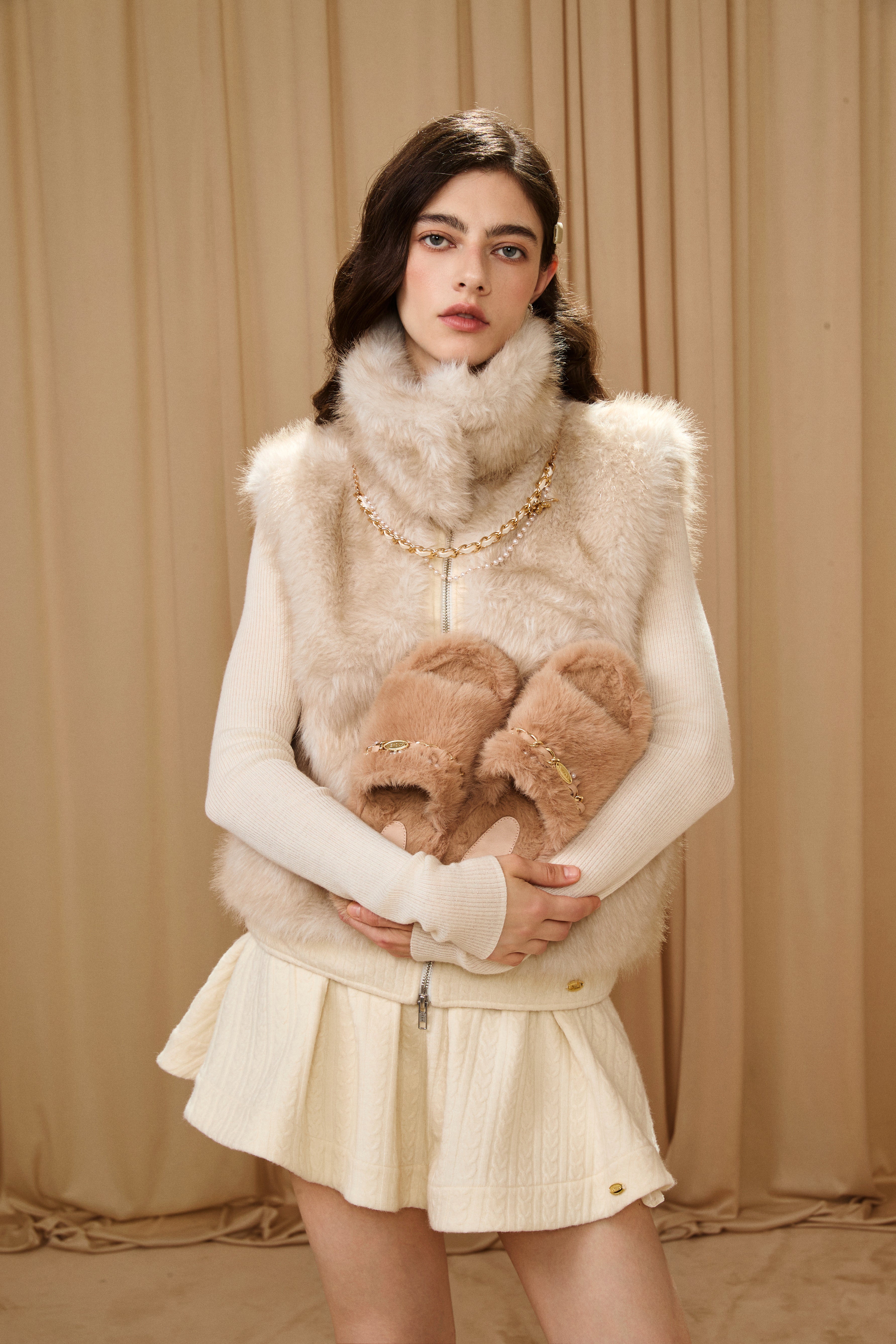 Coffee Platform Chain Pearl Furry Slippers