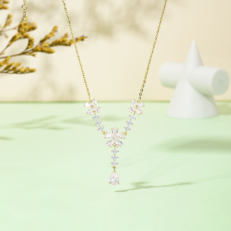 FLORA PENDANT NECKLACE