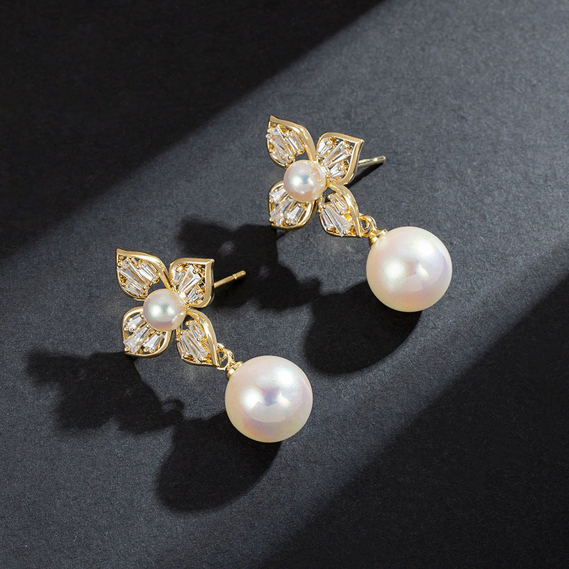 PEARLY CLOVER EARRING