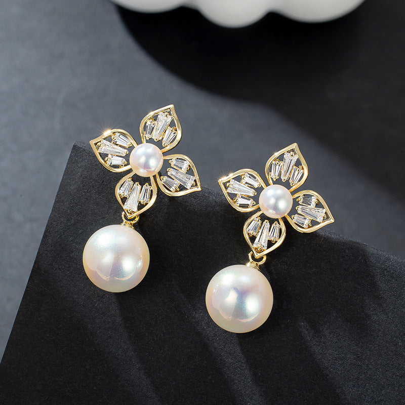 PEARLY CLOVER EARRING