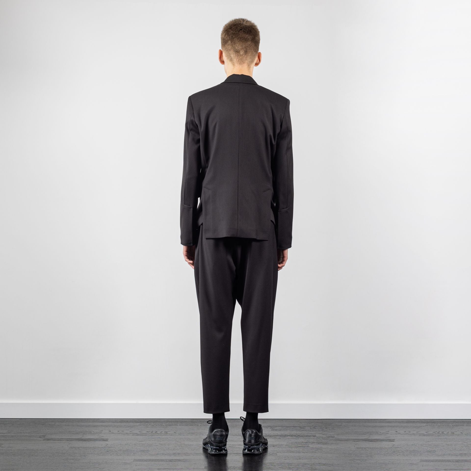 BLAZER WITH ELONGATED BACK PANEL