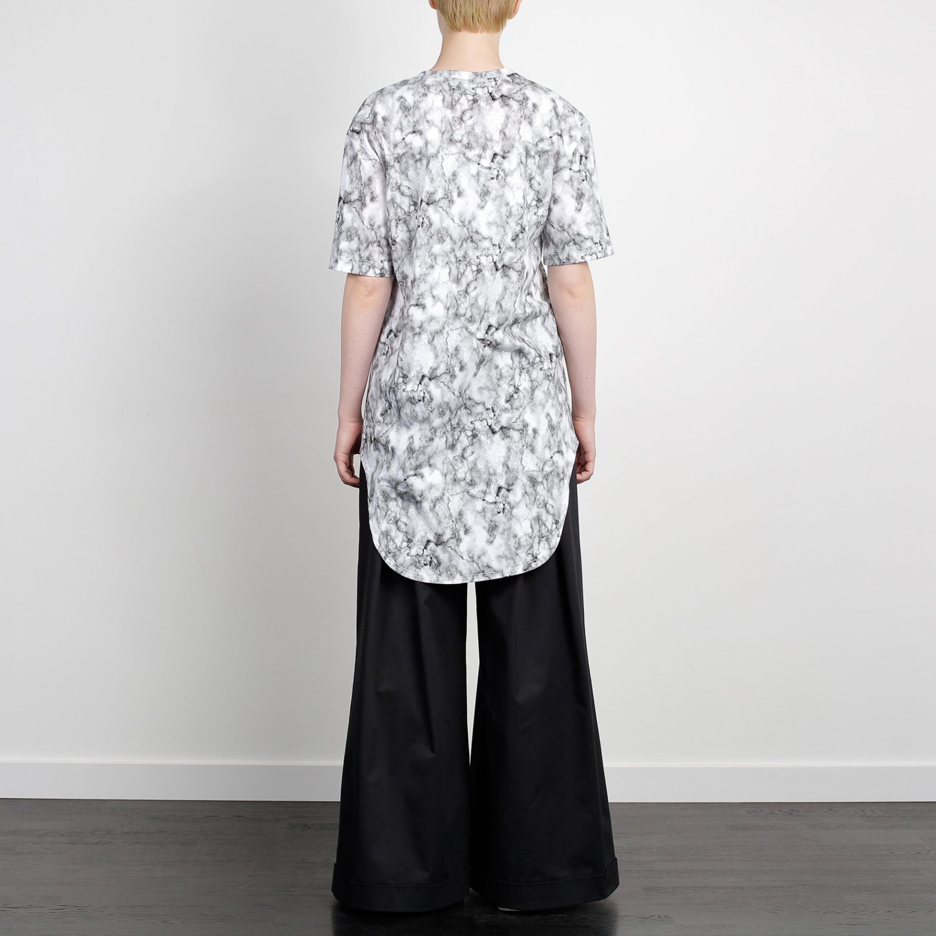 ELONGATED T-SHIRT TIE DYE