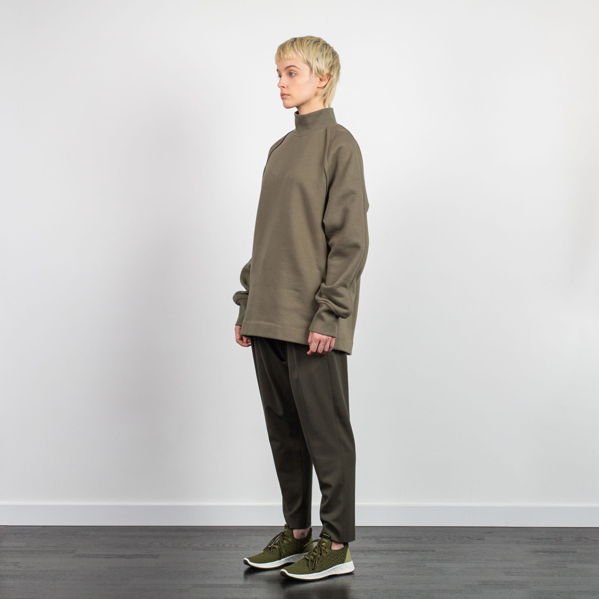 RAGLAN SLEEVE TURTLENECK GREEN