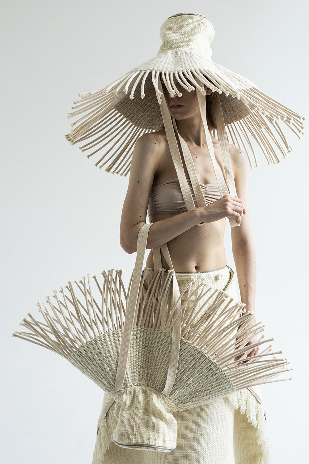 BASKET 5-WAY TRANSFORMING PIECE: HAT / BAG / SLEEVE