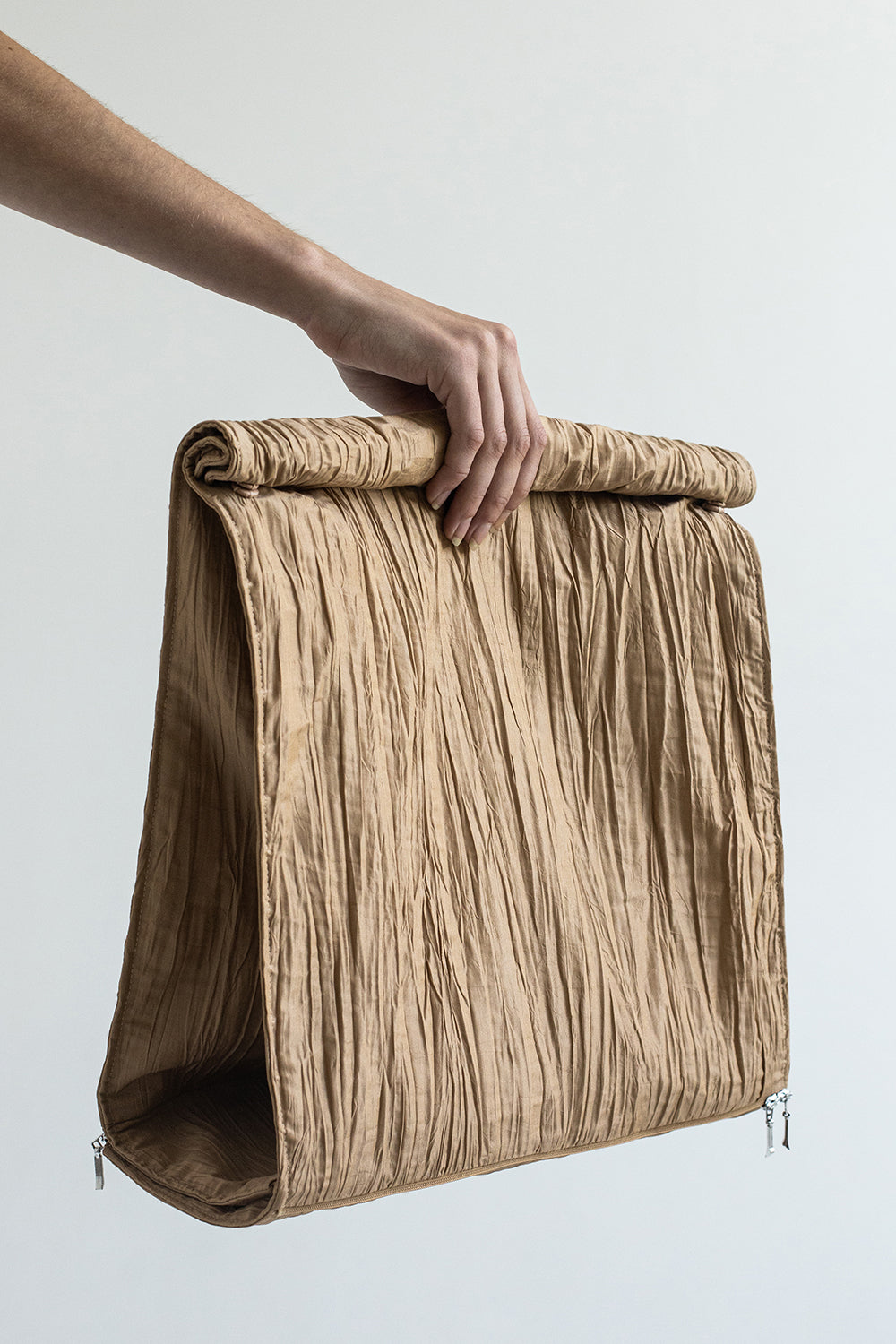 TAKEAWAY 2-WAY TRANSFORMING PIECE: SHORTS / BAG