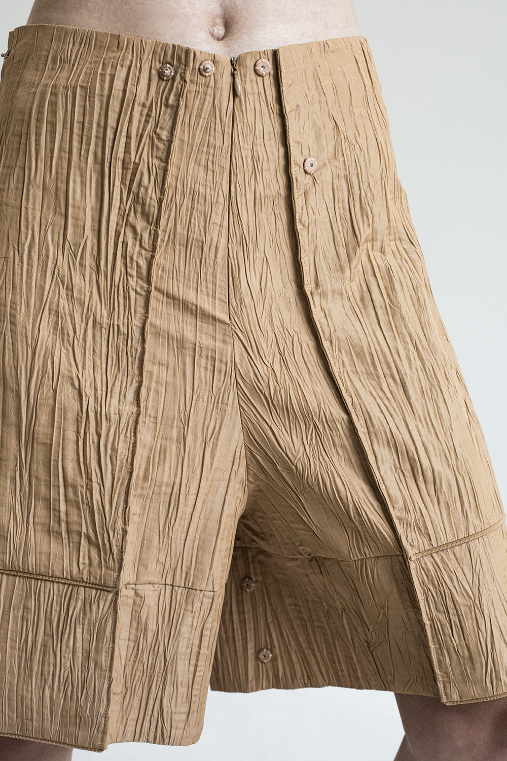 TAKEAWAY 2-WAY TRANSFORMING PIECE: SHORTS / BAG